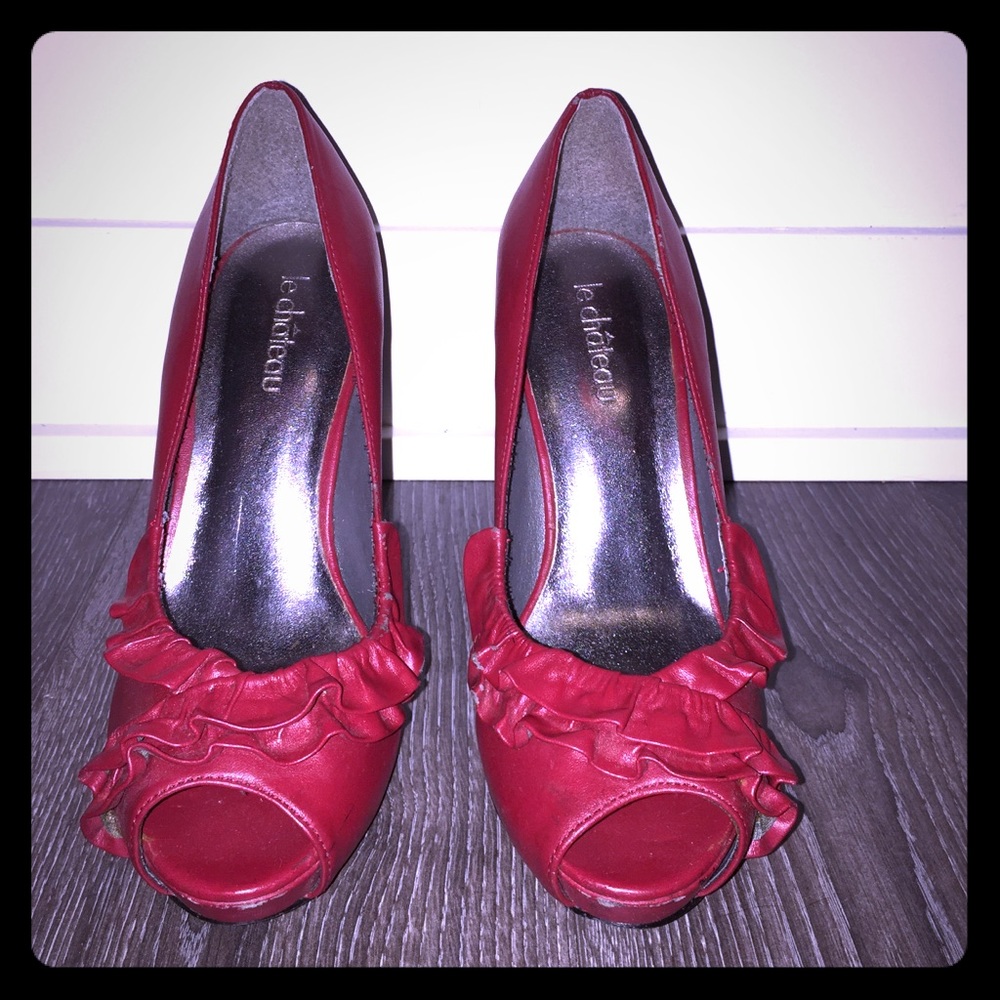 Unique ribbon style red heels